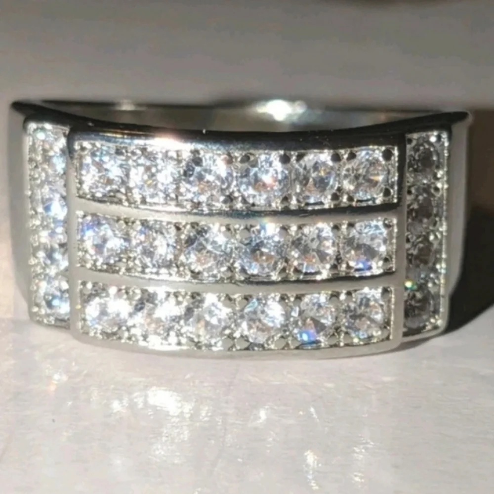 boutique stunning ring